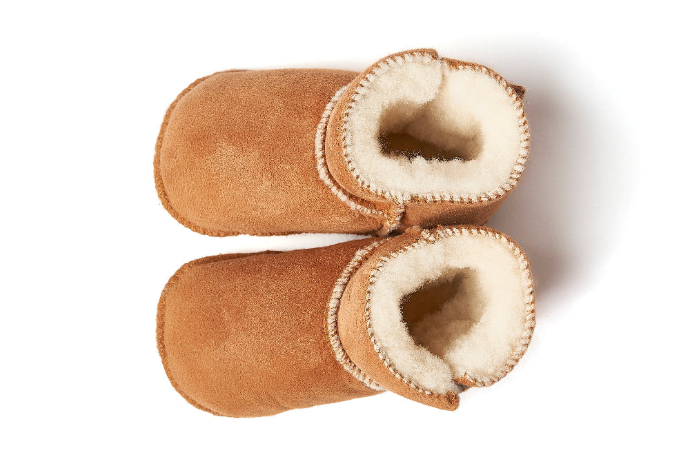 Schapenwollen baby slofjes met stiksels